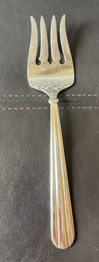 EUC Oneida Unity Serving / Meat Fork 8 5/8" Quality 18/10 Stainless