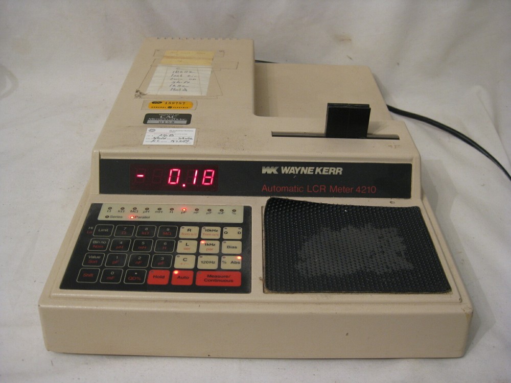 Wayne Kerr Automatic LCR Meter 4210 digital electronic test equipment *powers on