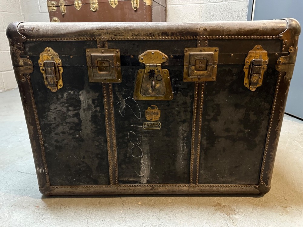 vintage steamer trunks chests