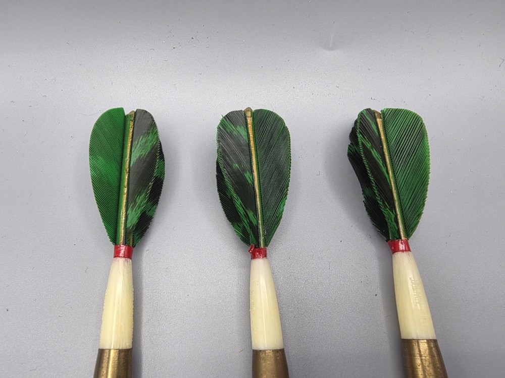 Vintage Unicorn Green/Black Feather Darts With Case- Code 03225
