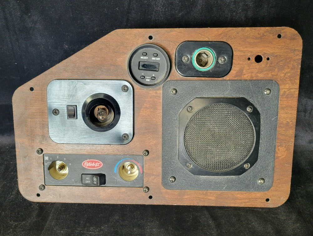 Peterbilt Dash Panel with Speaker