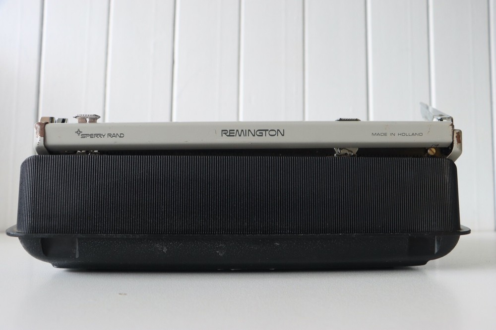Remington Sperry Rand Portable Typewriter - Excellent Working Condition!