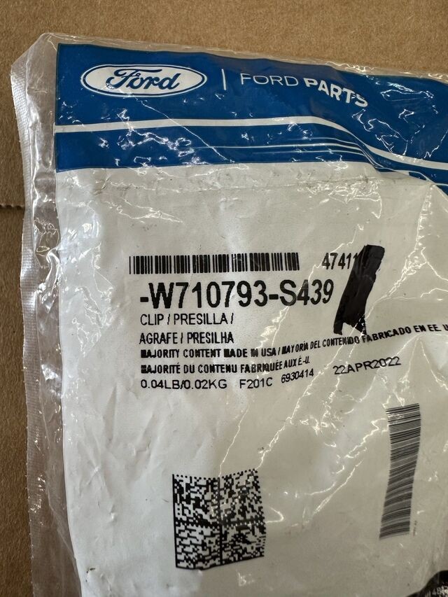 Genuine Mount Panel Clip W710793-S439