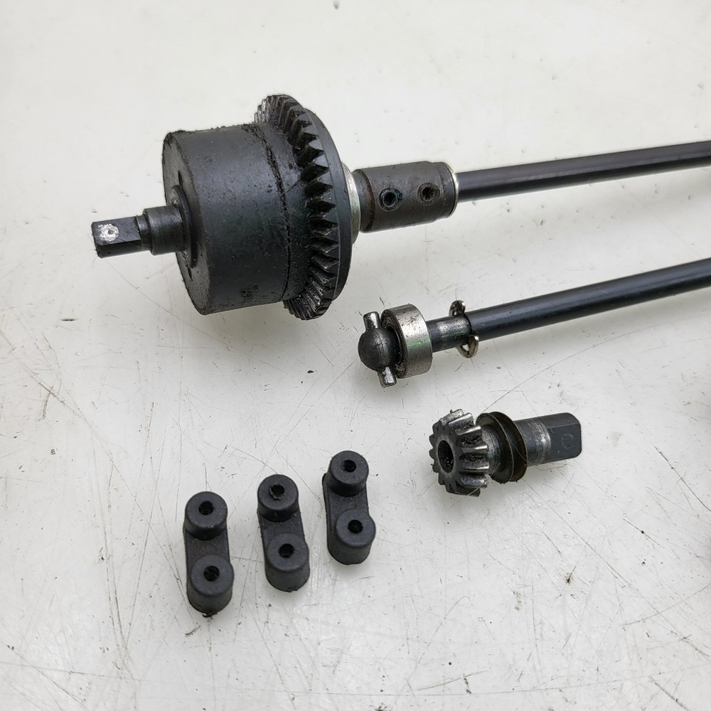 Hobao Hyper 7 differential assembly with driveshafts, bearings, misc.