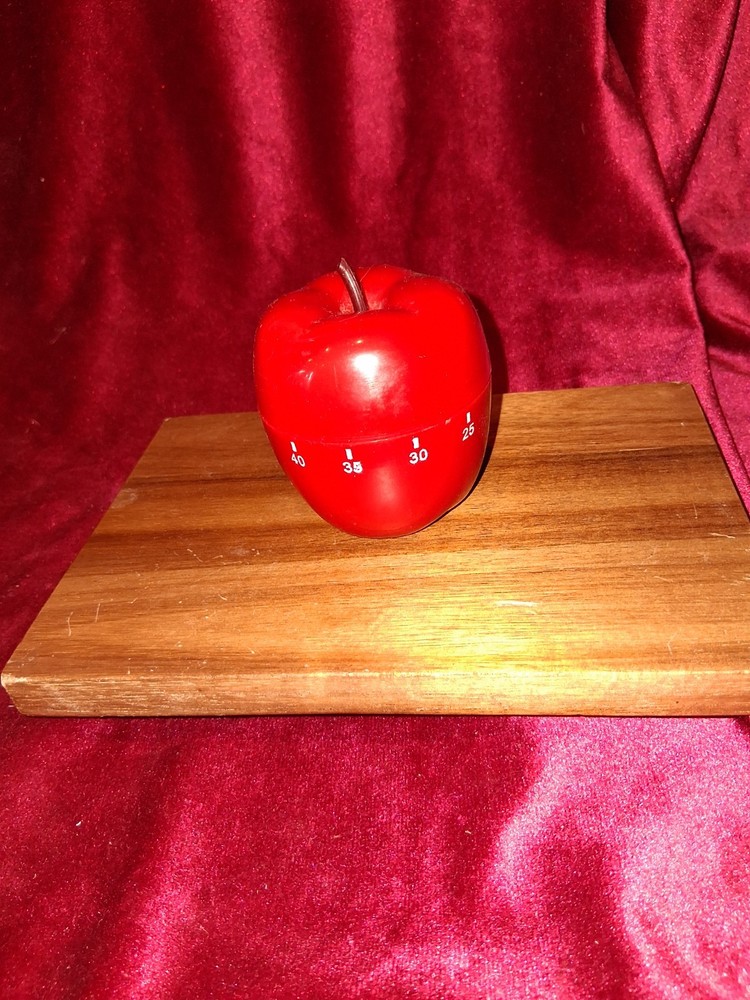 Vintage Red Apple Kitchen Timer – 60 Minute Wind-Up Mechanical Timer – 3"