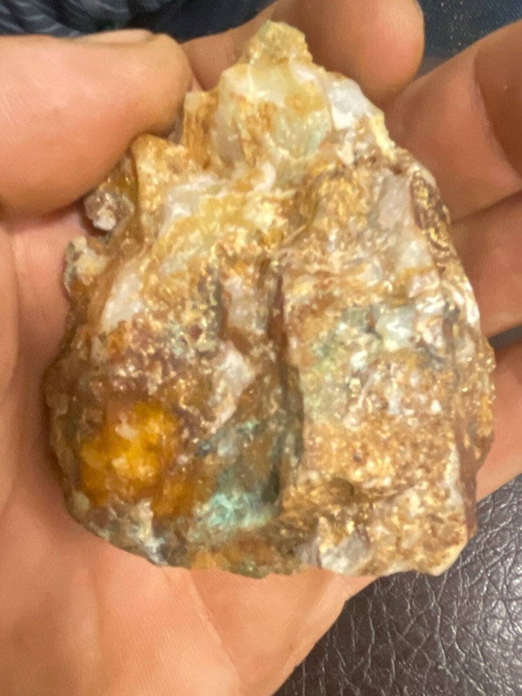 Electrum Gold ore quartz with malekite staining