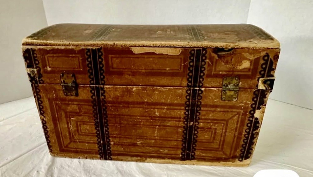 Vintage/Antique Doll Trunk