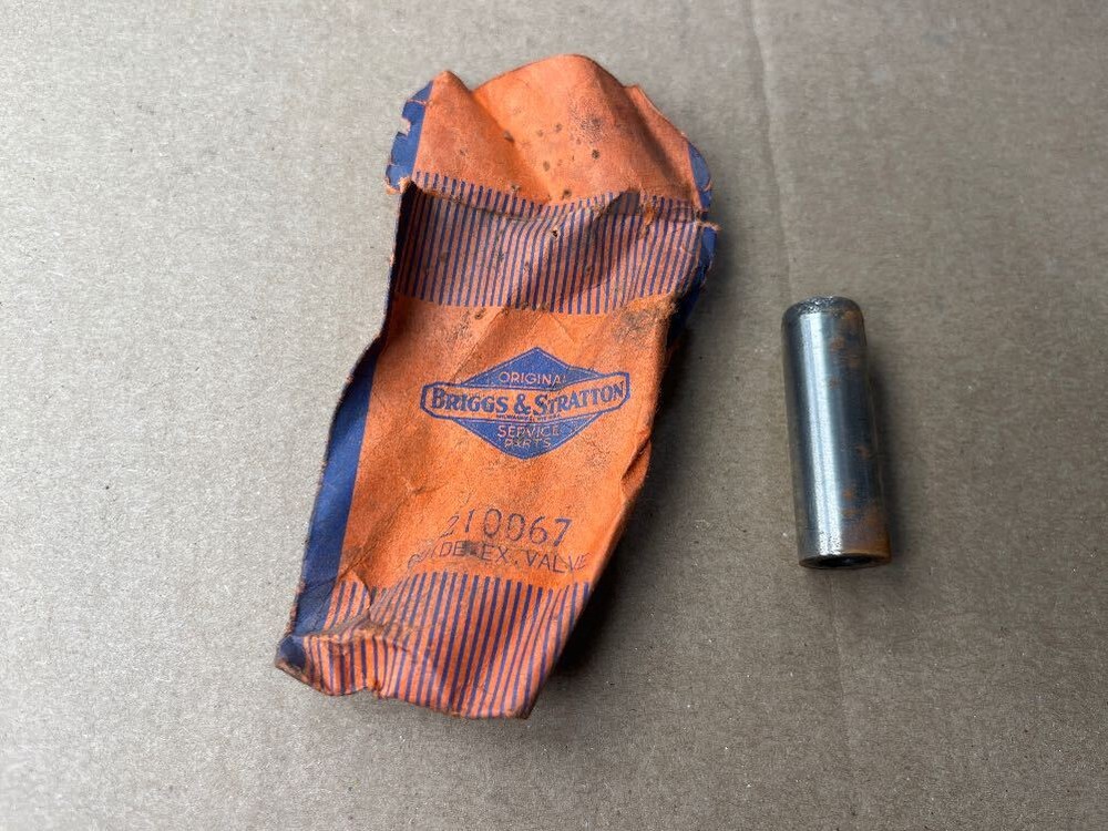 Briggs & Stratton 210067 BUSHING-VALVE GUIDE