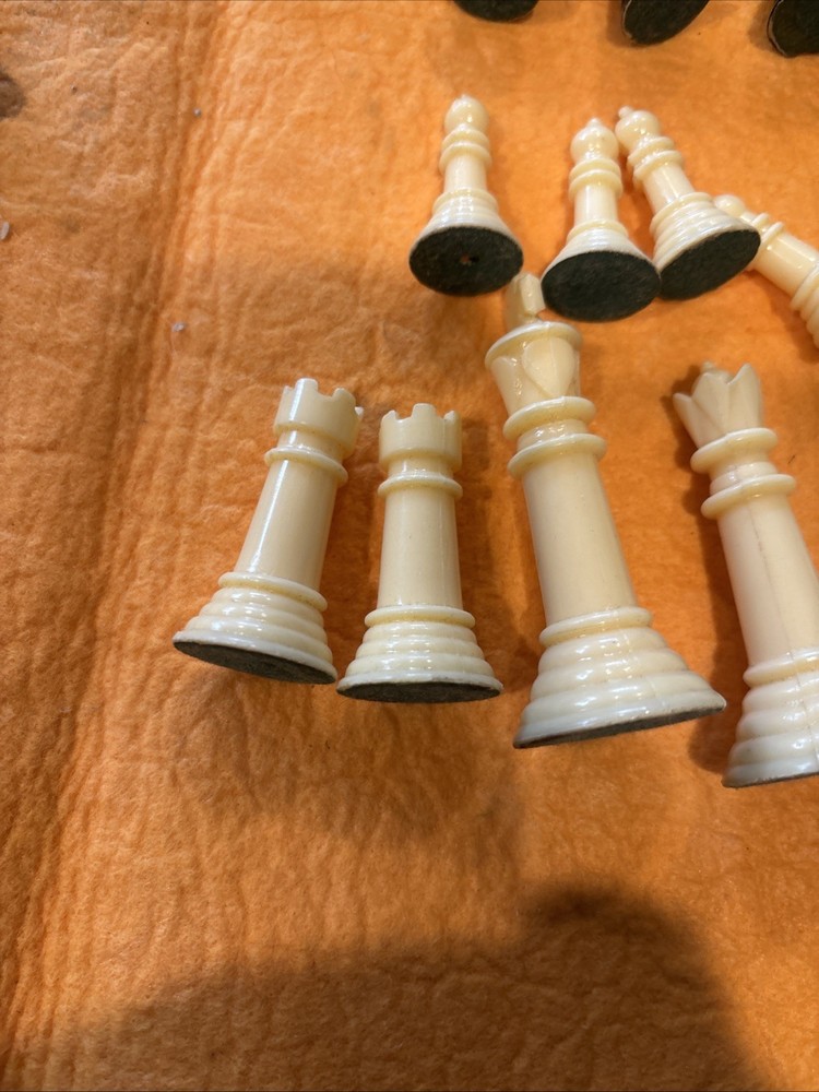 Vintage Plastic Chess Pieces. ￼ Green Felt Bottom. Hard Plastic.