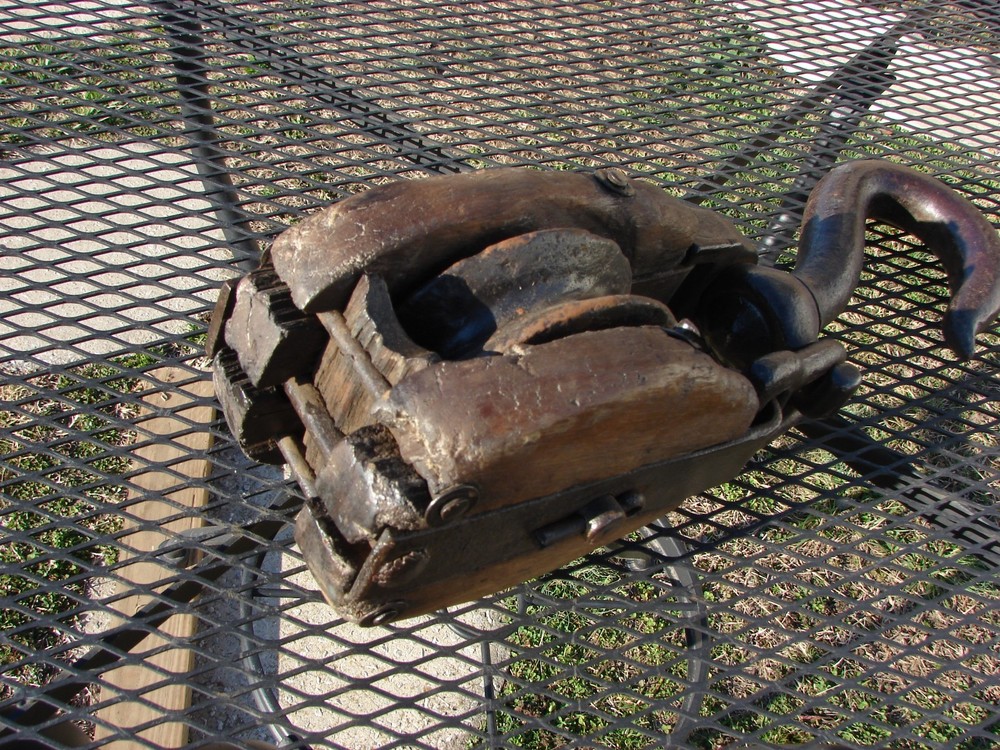 Nice Antique Wood/Metal Pulley!!