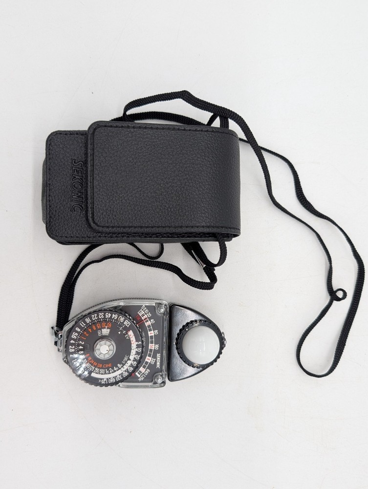 Sekonic L-398A Studio Deluxe III Analog Light Meter w/ Storage Case