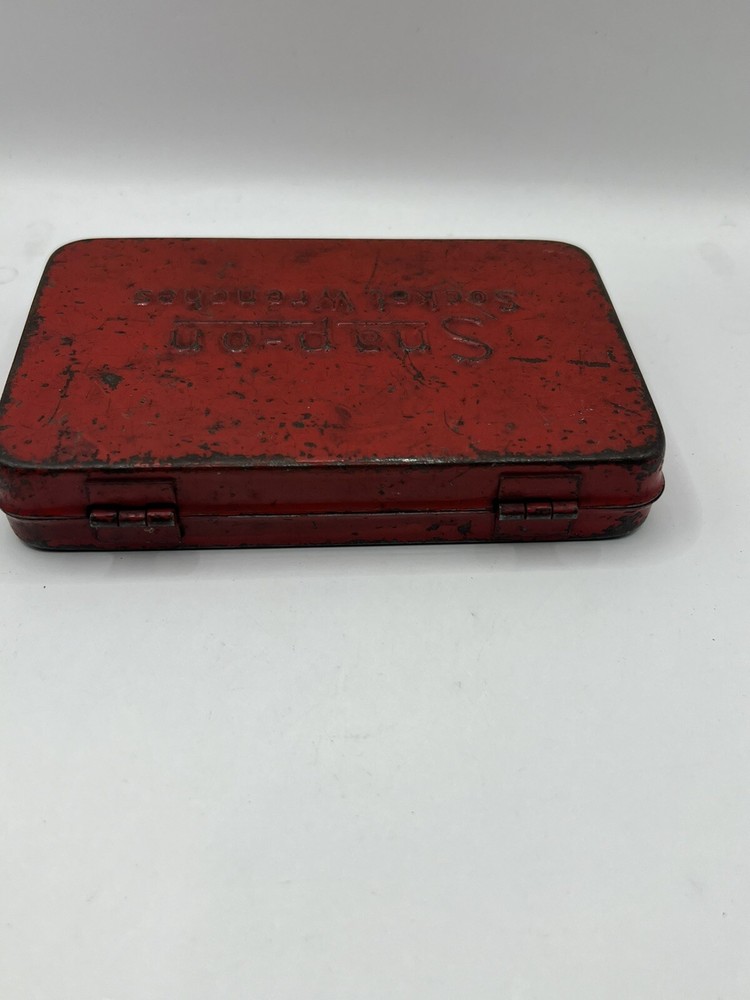 VINTAGE SNAP ON RED METAL TIN SOCKET WRENCH BOX ~ EMTPY ~