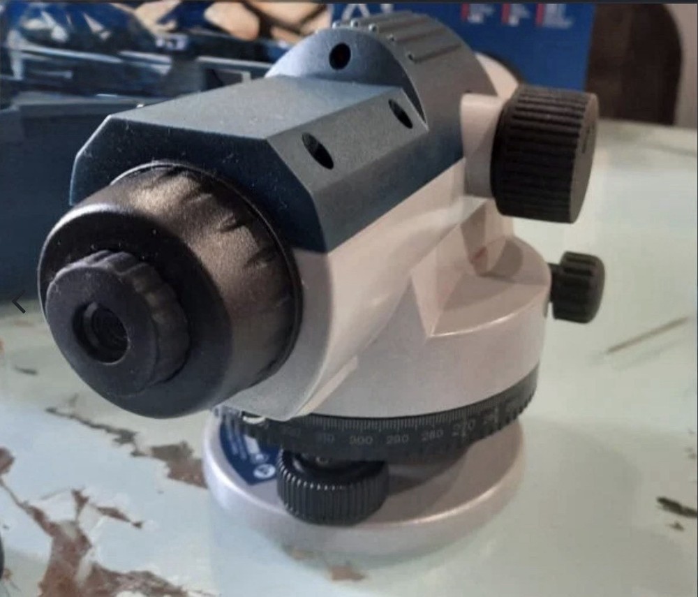 Bosch GOL32 Pro Optical Level Kit 32X Magnification, 400ft Range