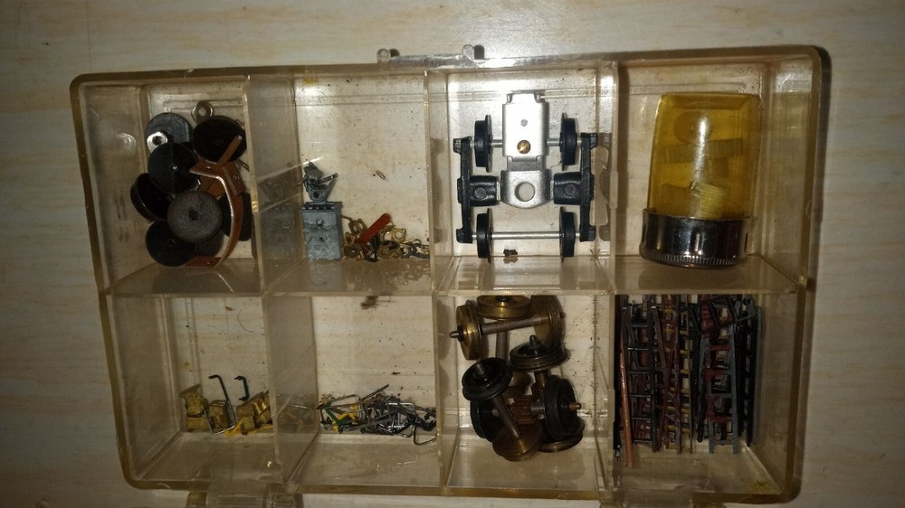 HO SCALE PARTS TRUCKS VARIOUS PIECES