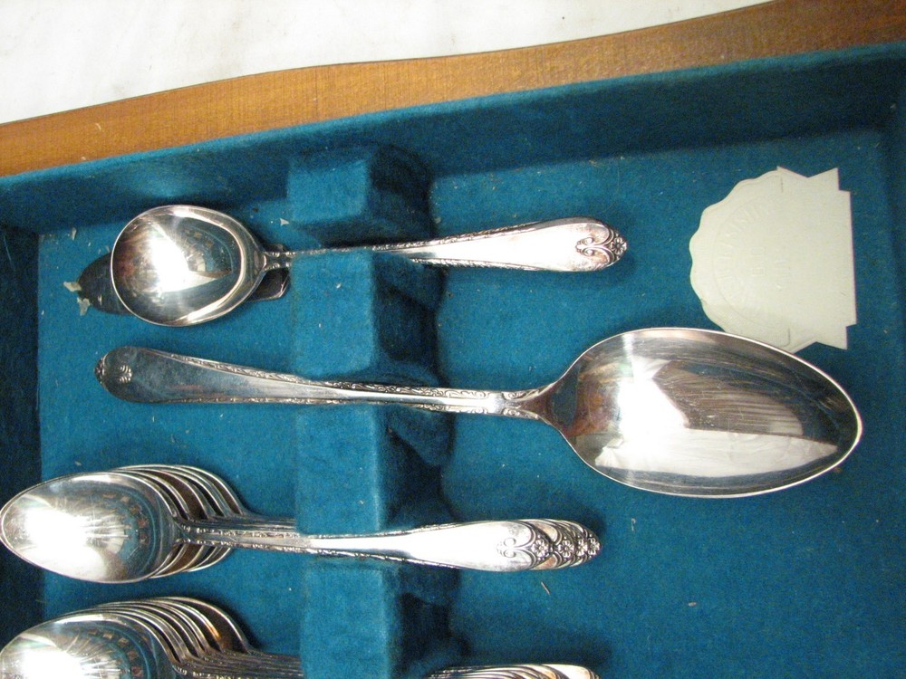 50 pc Set Wm Rogers Silver Plate Flatware Exquisite Pattern Silverplate w/Box C
