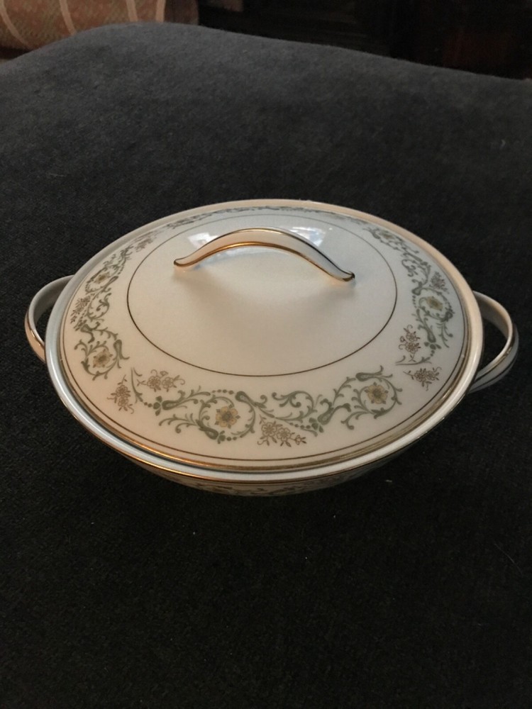 Noritake Creston 6223 covered vegetable round dish