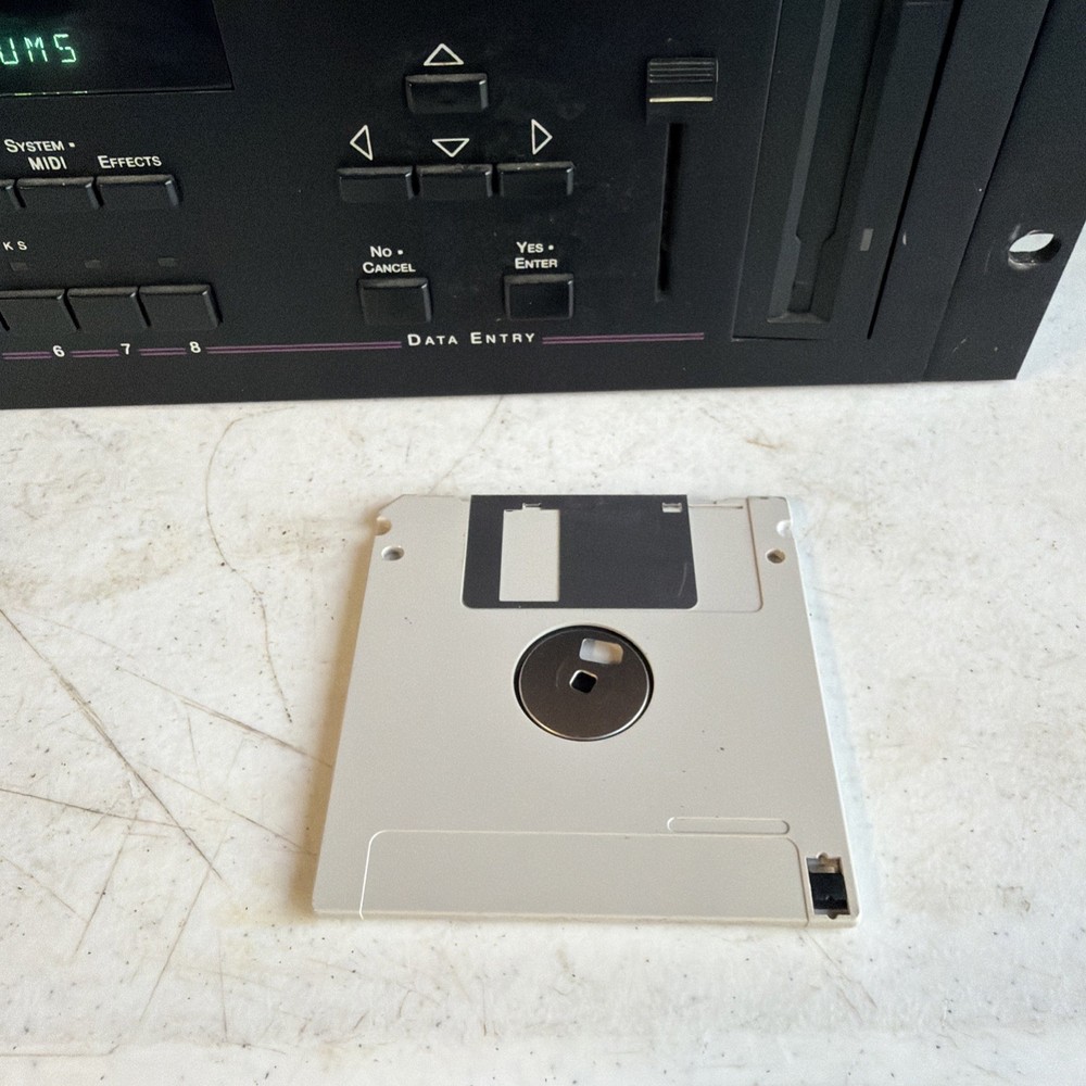 Ensoniq EPS16 PLUS Rack Sampler EX Memory /SCSI / 220volt