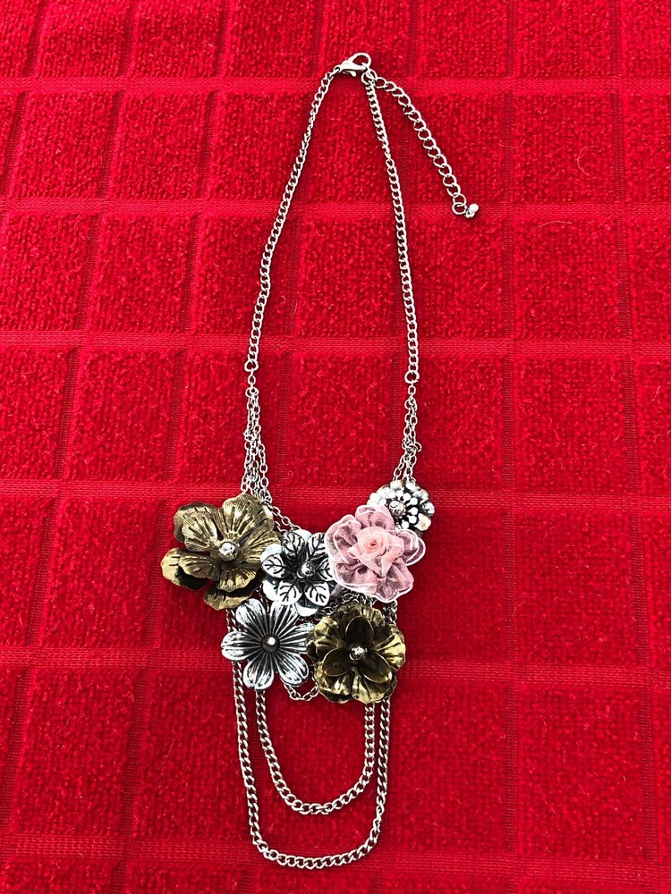 BEAUTIFUL BOHO /ART DECO TYPE FLOWER NECKLACE