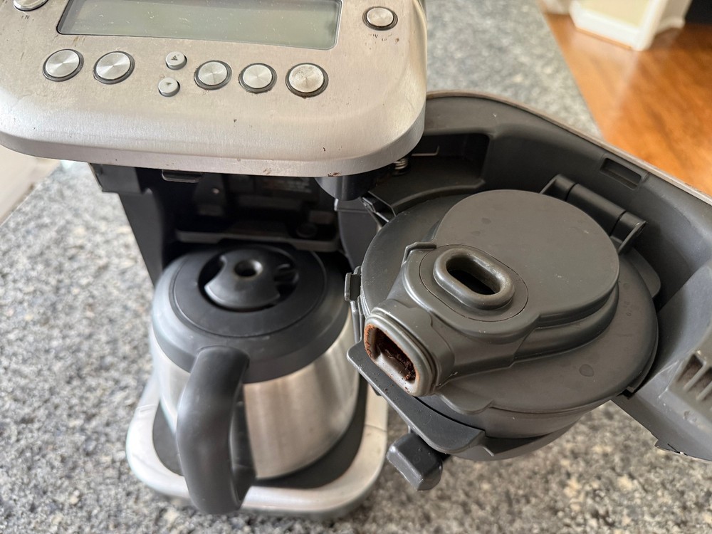 breville grind control coffee maker 12-cup