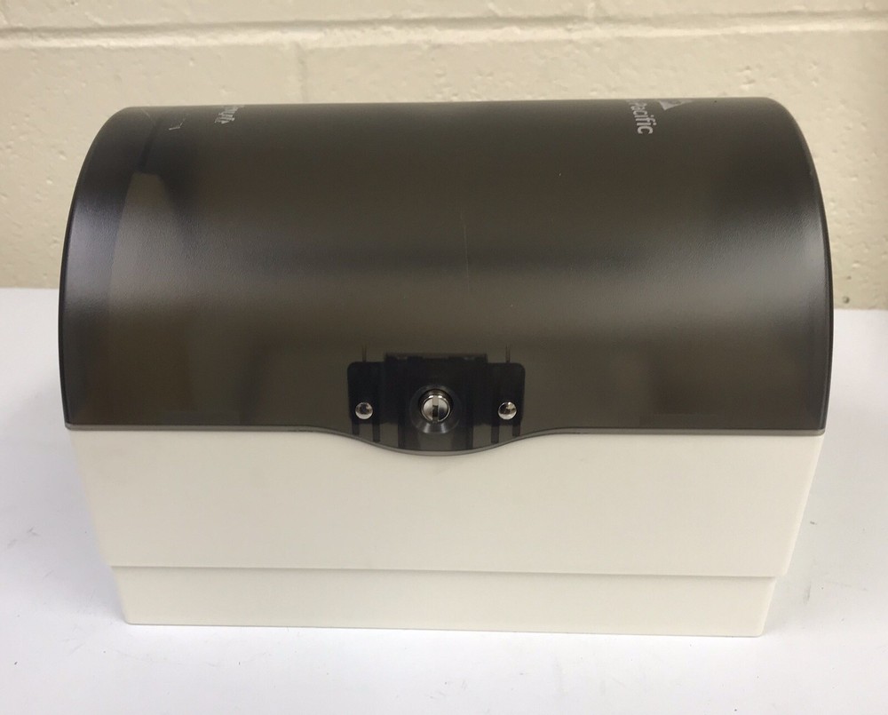 Centerpull Junior Capacity Paper Towel Dispenser Georgia-Pacific Translucent
