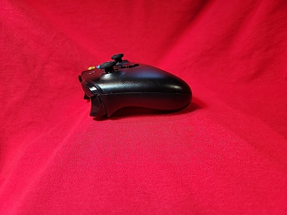 Xbox One Wireless Controller 1708 Black (New Joysticks) Check Description