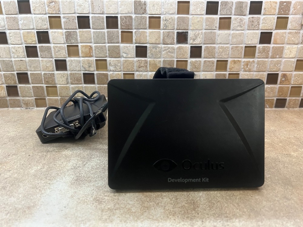 Oculus Development Kit DK Virtual Reality Headset with Case