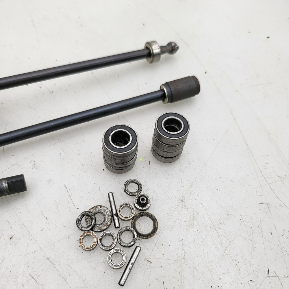 Hobao Hyper 7 differential assembly with driveshafts, bearings, misc.