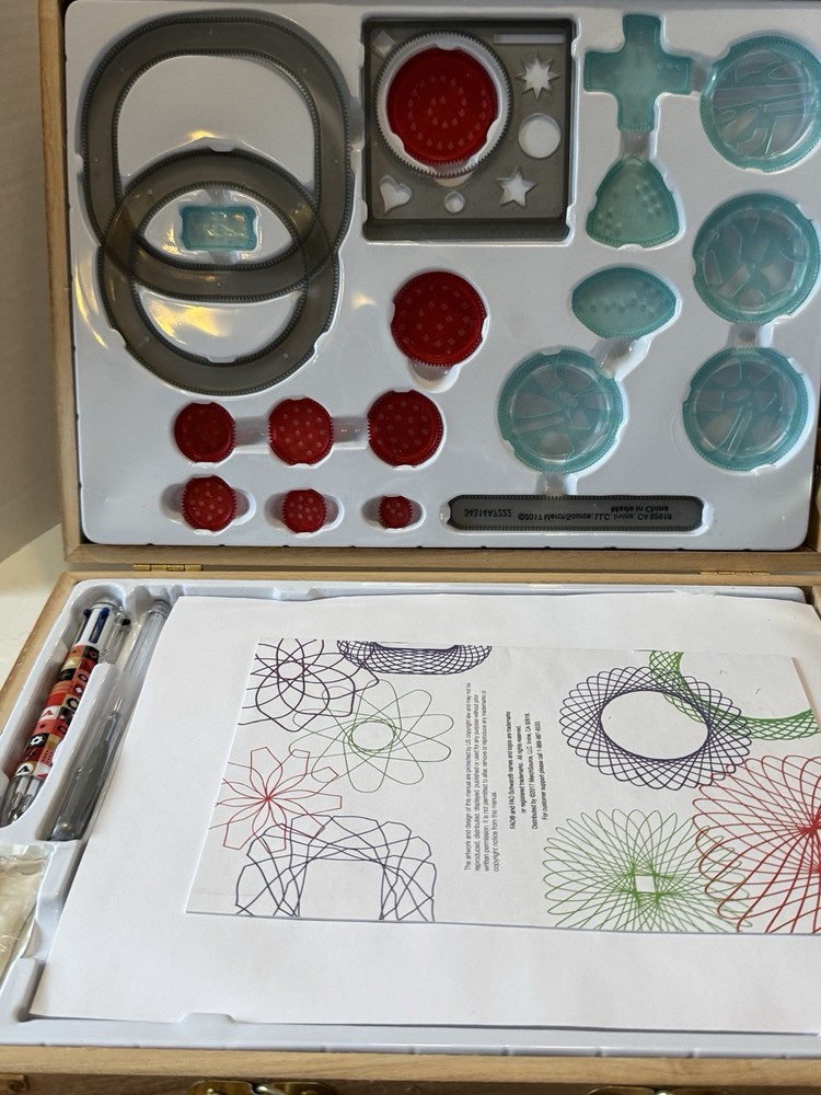 F.A.O Schwarz Spriral Art Set