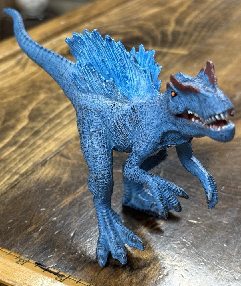 Dynamic Triple spine Spinosaurus dinosaur model