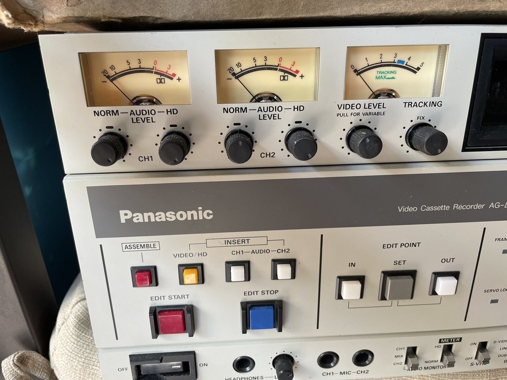PANASONIC AG-7500 VIDEO CASSETE RECORDER. Great Condition!