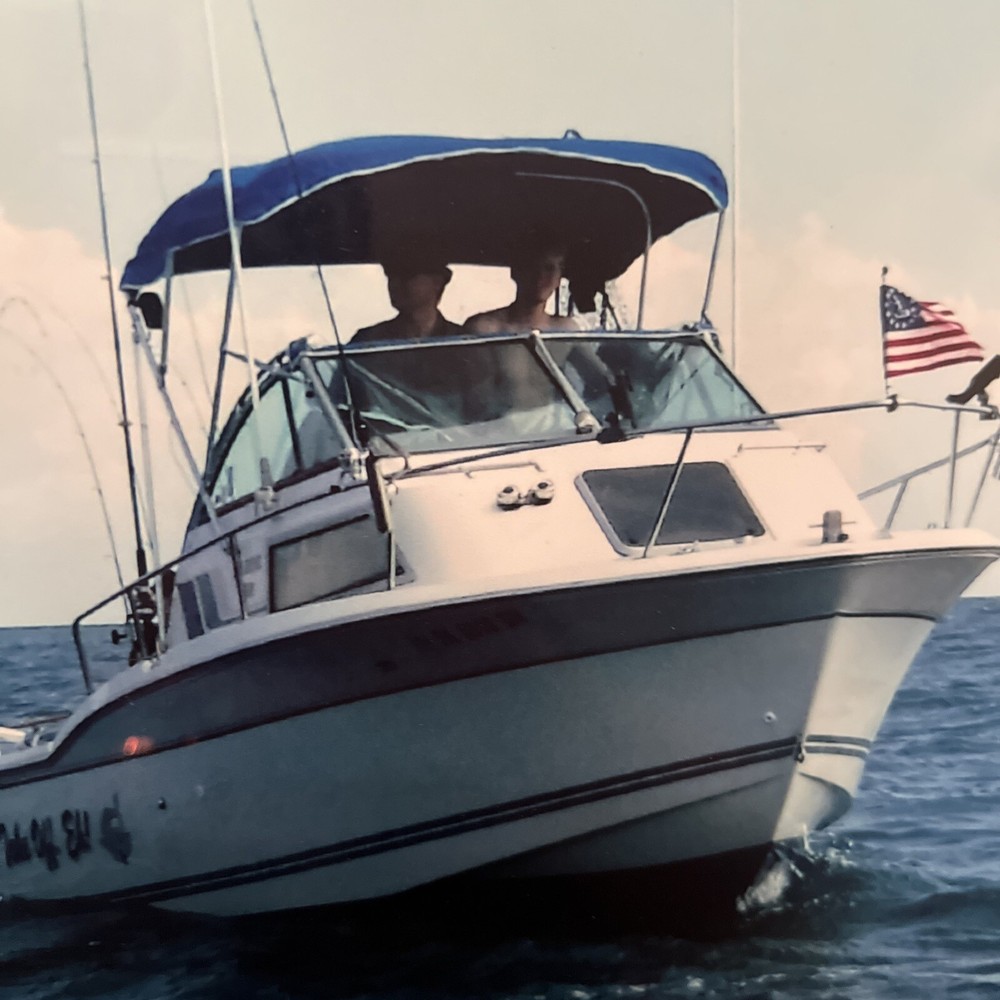 1989 2510 Cruiser Boat with Walk-Around Windshield