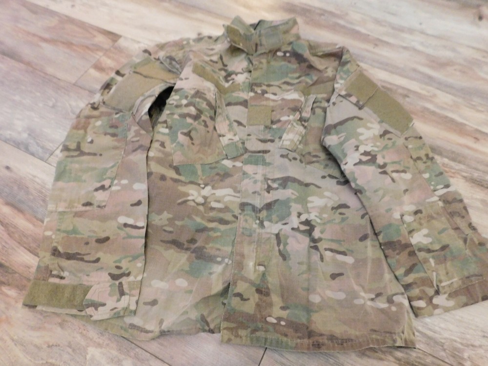 US ARMY  MULTICAM FLAME RESISTANT TOP COAT SIZE MEDIUM - REG