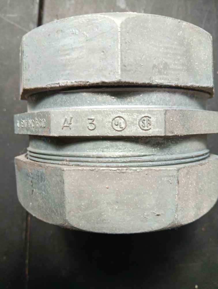 3" ARLINGTON COMPRESSION CONDUIT COUPLINGS. C011