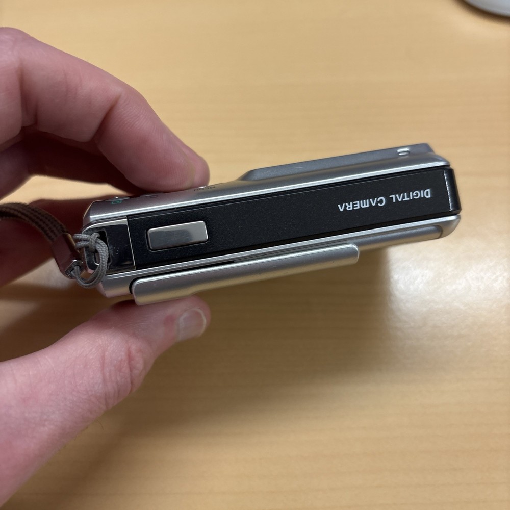 Premier DS-5057 5.0MP Compact Digital Camera Silver AA Batteries