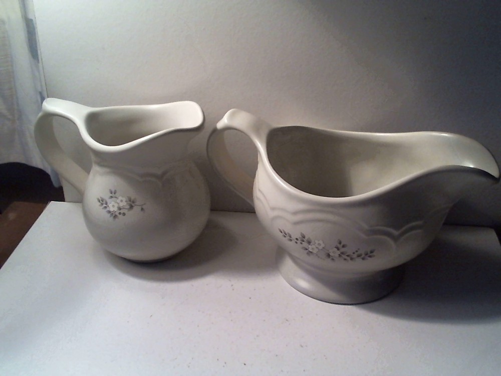 Pfaltzgraff Gravy Server & Creamer Server - Excellent Condition