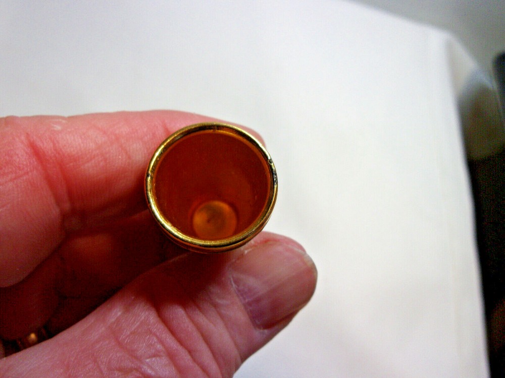Vintage Gold Tone Toledo Thimble / Look!