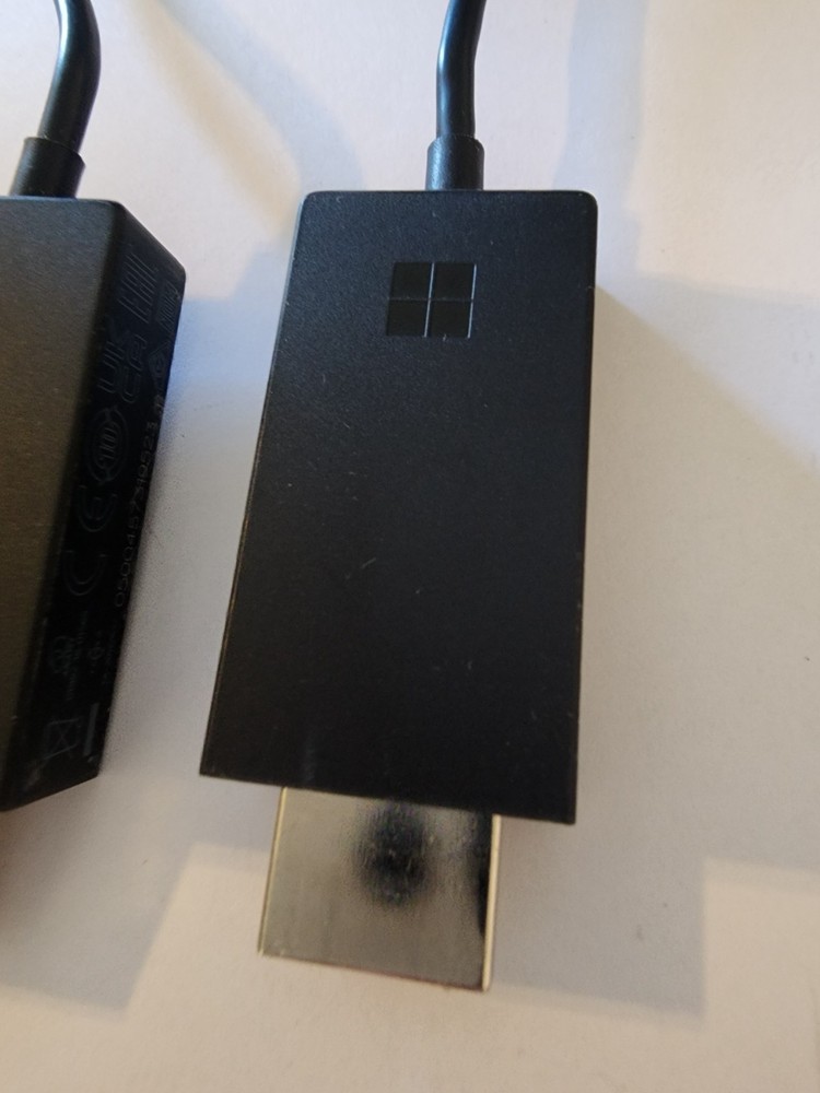 Microsoft Wireless Display Adapter V2 1733 Tested & Working