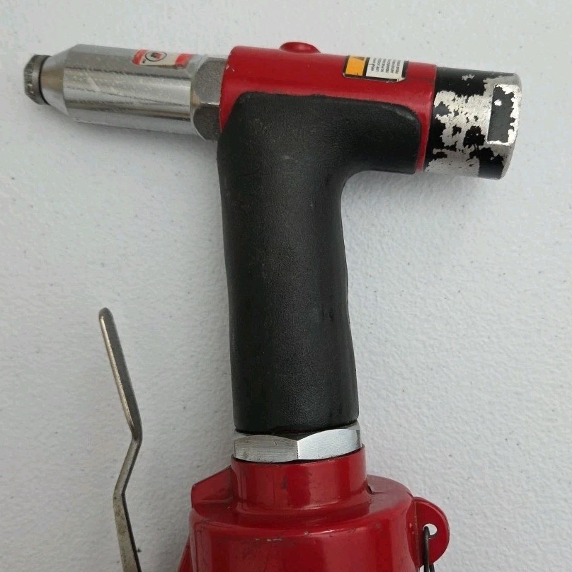 Universal Tool UT8910 Pneumatic Blind Riveter Tool 1/8" Rivet 90 Psi