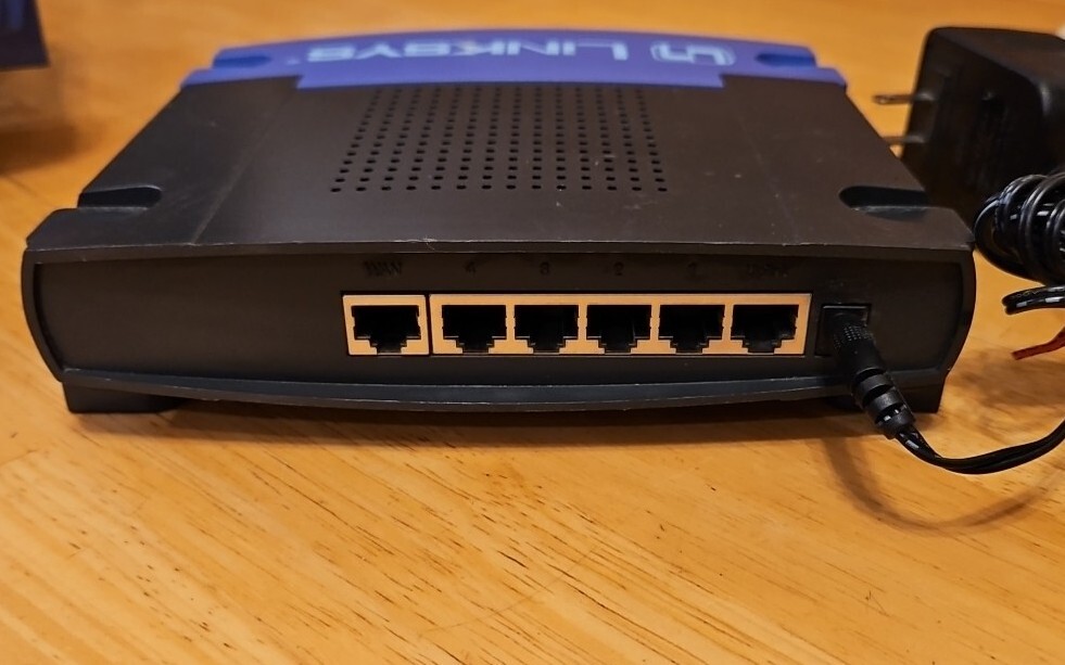 Linksys EtherFast Cable/DSL Router With 4-Port Switch Model BEFSR41