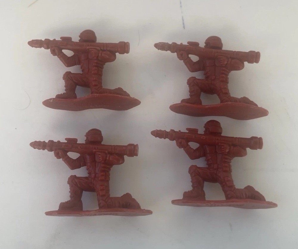 24 Pieces Lanard Army Men 2015 • Red • Plastic • Approx 2"