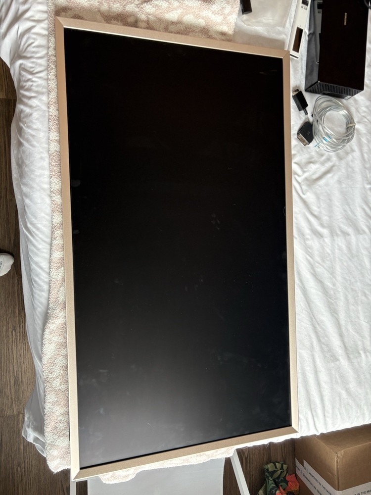 Samsung 43 - Inch Class QLED 4K The Frame (NOT WORKING, READ DESCRIPTION)