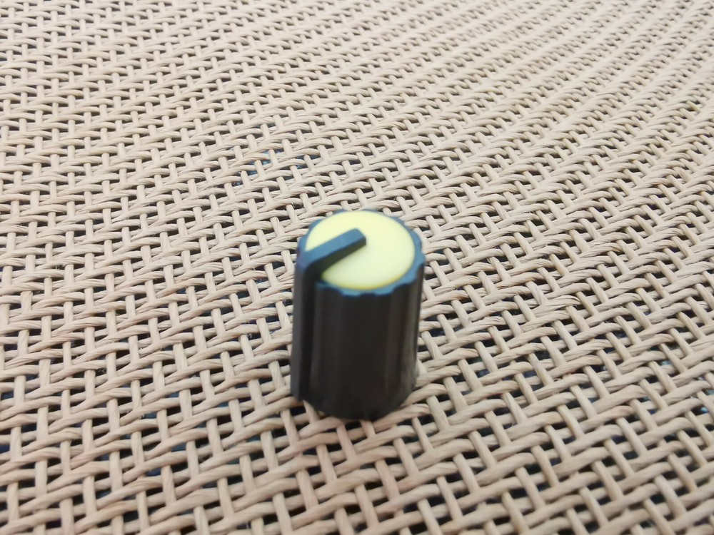 100PCS Yellow Electric Guitar Plastic Effect Pedal Knobs Amplifier Control Knobs