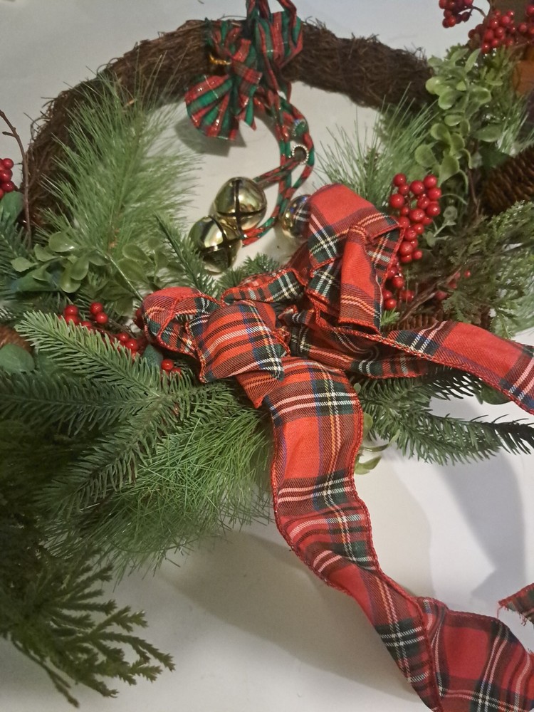 Christmas Wreath 16" Bells Berries Pinecones