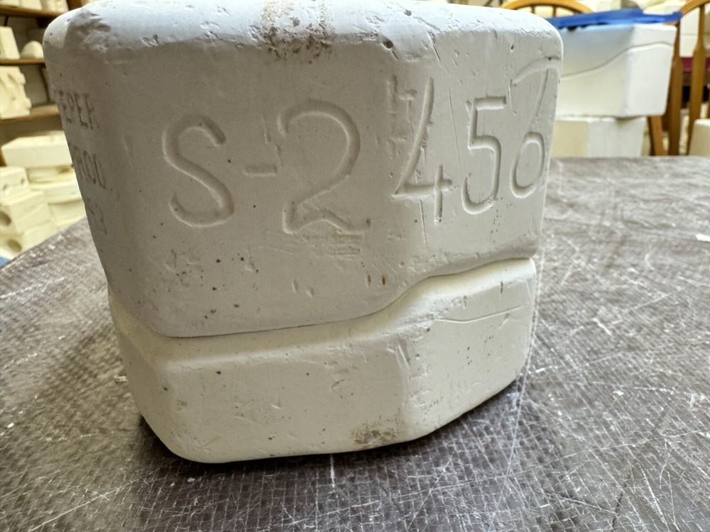 VINTAGE SCIOTO CERAMIC MOLD #2456 SMALL PIG SHELF SLEEPER