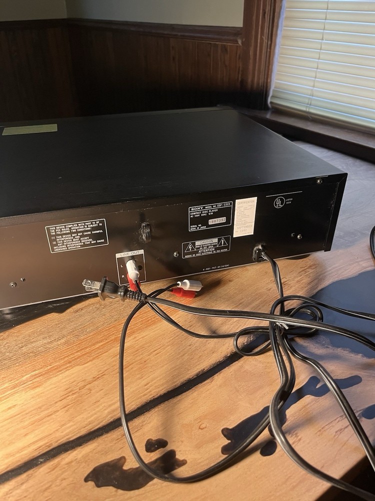 Sony CDP-C325 Compact Disc Player Black (See Description)