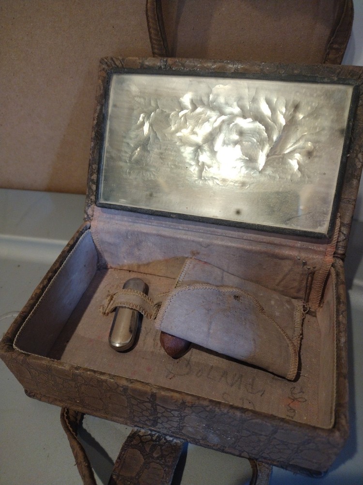 Antigue Taylors/Sewing Case