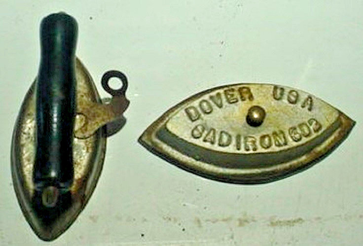 VINTAGE SMALL DOVER SAD IRON W/ HANDLE