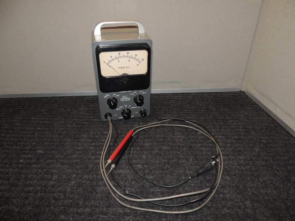 Vintage Baird Atomic Inc D.C. Electronic Voltmeter ES2