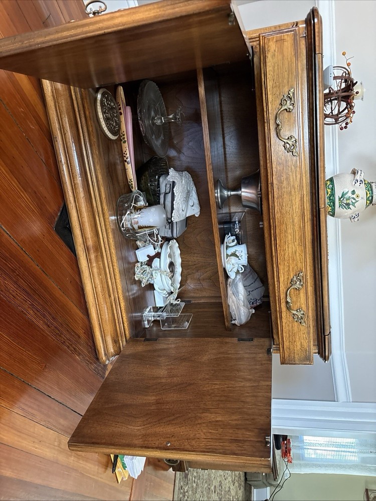 Buffet (has matching China cabinet listed)