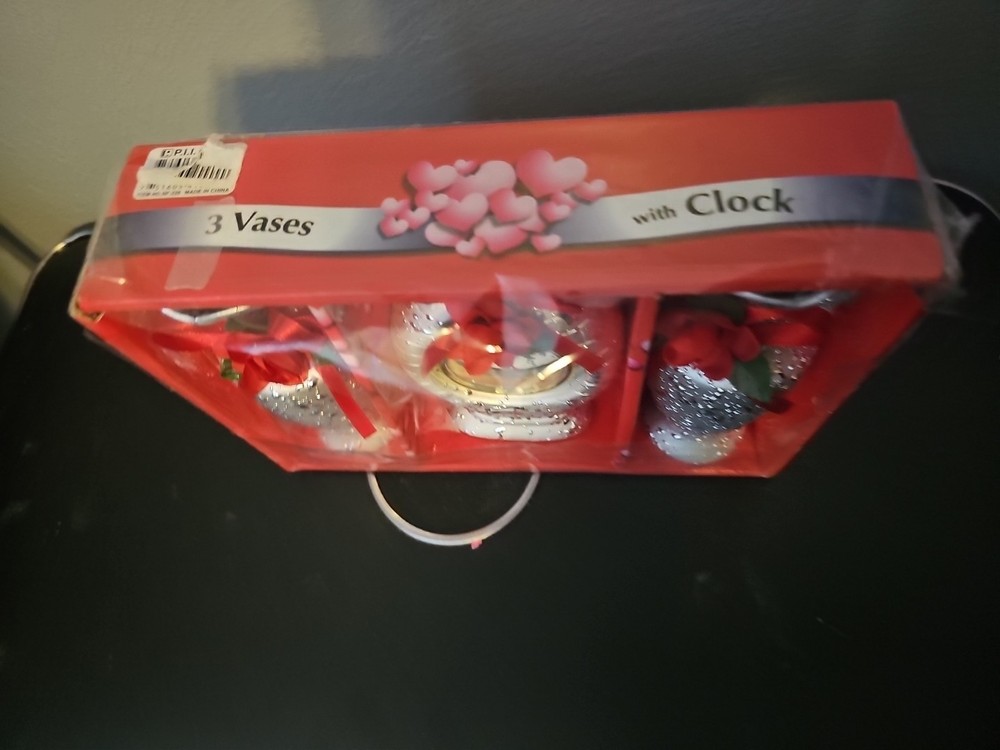 3 Vases With A Clock Set